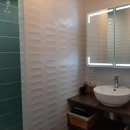 Le De La Fontaine Apartment *