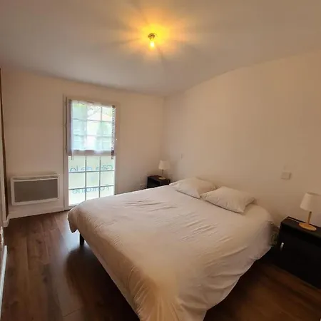 Le De La Fontaine Poyanne