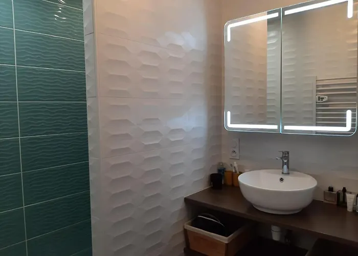 Le De La Fontaine Apartment *