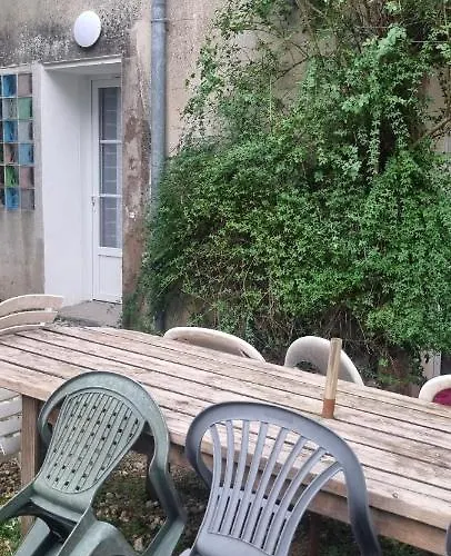 Le De La Fontaine Poyanne